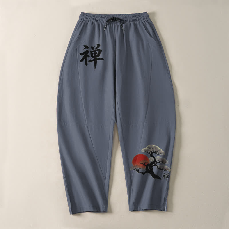 Buddha Stones Pantalones de hombre de algodón puro con estampado Zen Bonsai Sunset, cordón ajustable y corte cónico, con bolsillos. - image 2