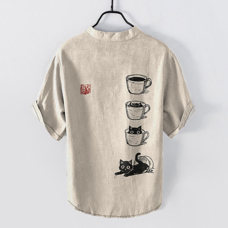 Buddha Stones Camisa de manga corta con medio botón y estampado de gatos y tazas apiladas para hombre, de algodón. - image 1