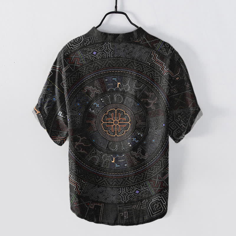 Buddha Stones Camisa de manga corta con medio botón y estampado tribal de mandala para hombre, de algodón. - image 1