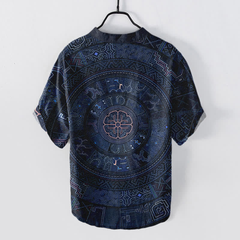 Buddha Stones Camisa de manga corta con medio botón y estampado tribal de mandala para hombre, de algodón. - image 6
