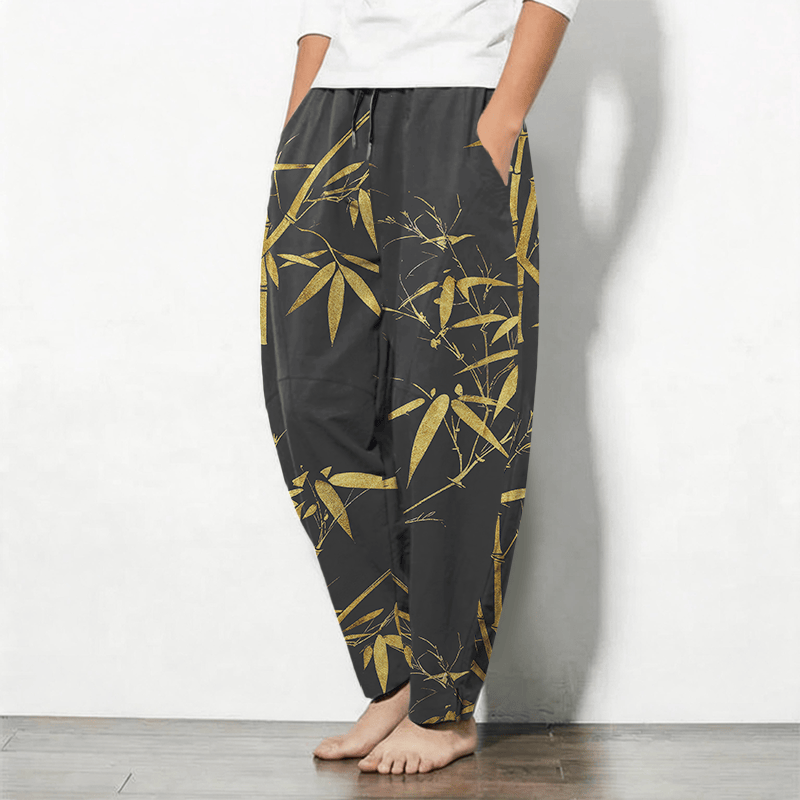 Buddha Stones Pantalones de hombre de algodón puro con estampado de bambú dorado, cordón ajustable y corte cónico, con bolsillos. - image 8