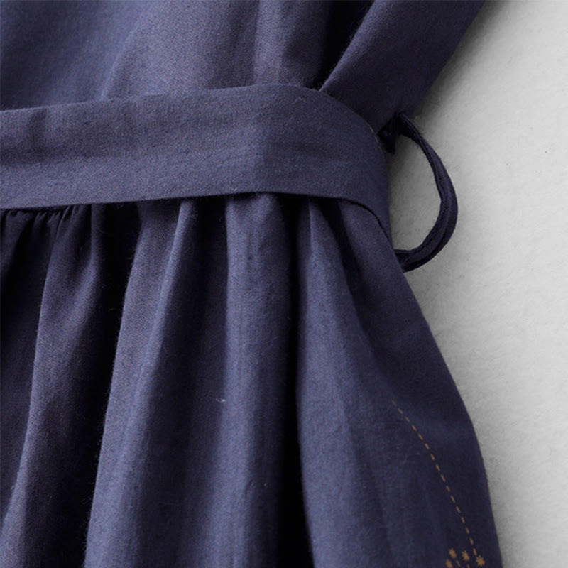 Vestido midi sin mangas con estampado de Buddha Stones en azul medianoche, diseño con cordones y bolsillos. - image 4