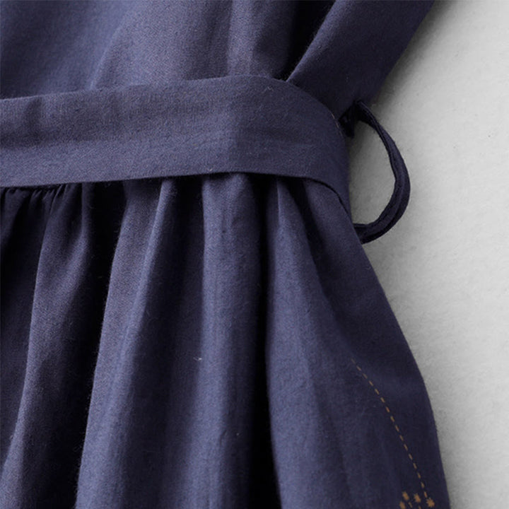 Vestido midi sin mangas con estampado de Buddha Stones en azul medianoche, diseño con cordones y bolsillos. - image 4