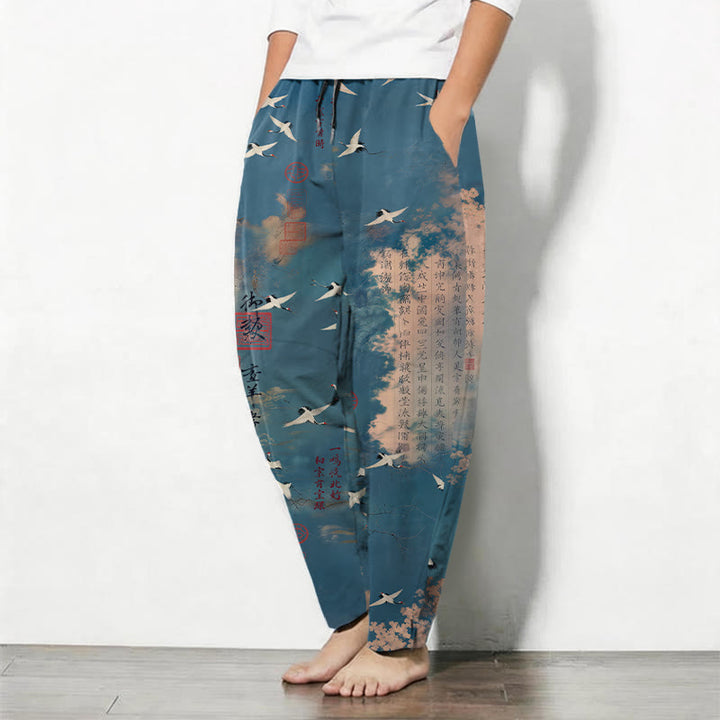 Buddha Stones Pantalones de hombre de algodón puro con estampado de caligrafía de grullas y nubes, cordón ajustable y corte cónico, con bolsillos. - image 1