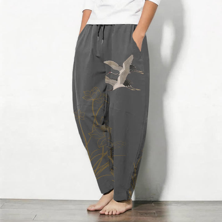 Buddha Stones Pantalones de hombre de algodón puro con estampado de grullas voladoras y flores de loto, con cordón ajustable y corte ajustado, y bolsillos. - image 1