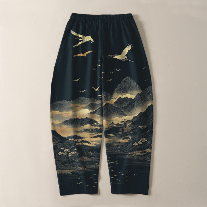 Buddha Stones Pantalones de hombre de algodón puro con estampado de grullas de montaña y cordón ajustable, corte cónico y bolsillos. - image 3