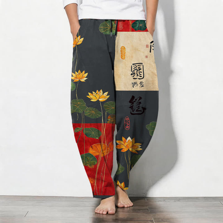 Buddha Stones Pantalones de hombre de algodón puro con estampado de patchwork de caligrafía de loto, cordón ajustable y corte cónico con bolsillos. - Gris pizarra - US/UK/AU50, EU60 (5XL) - image 0