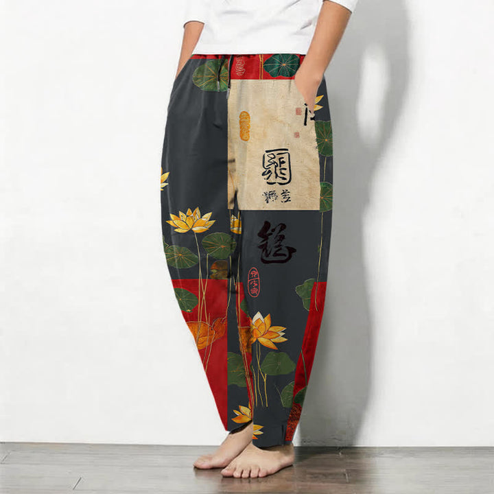 Buddha Stones Pantalones de hombre de algodón puro con estampado de patchwork de caligrafía de loto, cordón ajustable y corte cónico con bolsillos. - image 1