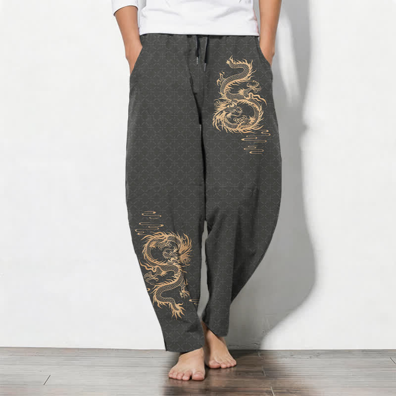 Buddha Stones Pantalones de hombre de algodón puro con estampado de dragón dorado, cordón ajustable y corte cónico, con bolsillos. - Gris oscuro - US/UK/AU50, EU60 (5XL) - image 0