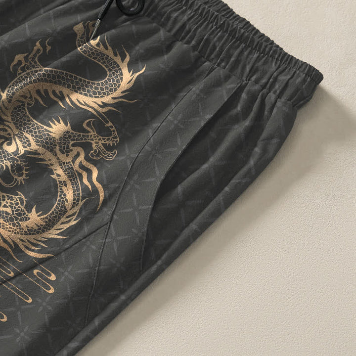 Buddha Stones Pantalones de hombre de algodón puro con estampado de dragón dorado, cordón ajustable y corte cónico, con bolsillos. - image 4
