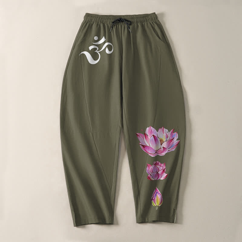 Buddha Stones Pantalones de hombre de algodón puro con estampado de loto rosa y cordón ajustable, corte cónico y bolsillos. - image 2