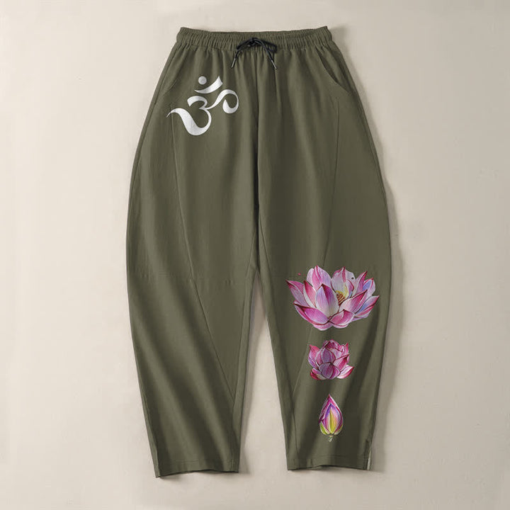 Buddha Stones Pantalones de hombre de algodón puro con estampado de loto rosa y cordón ajustable, corte cónico y bolsillos. - image 2