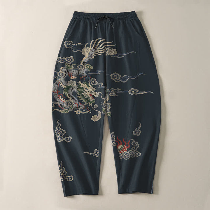 Buddha Stones Pantalones de hombre de algodón puro con estampado de dragón, nube y bola de fuego, con cordón ajustable y bolsillos. - image 2