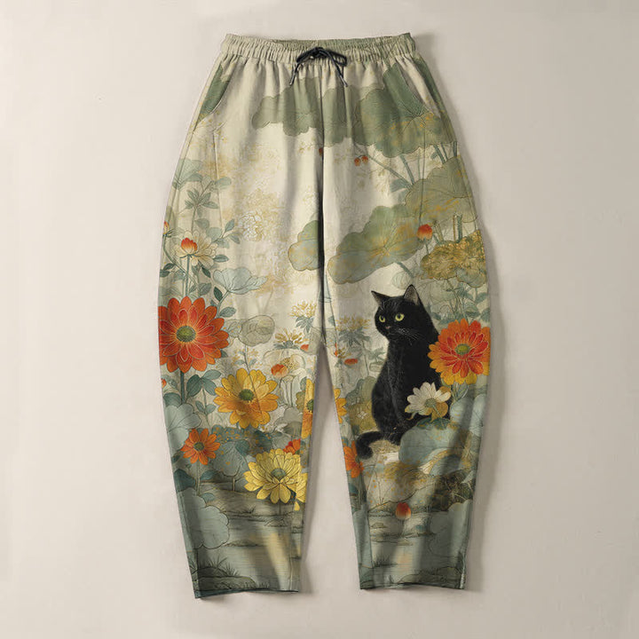 Buddha Stones Pantalones de hombre de algodón puro con estampado floral de gato negro oriental, cordón ajustable y corte cónico con bolsillos. - image 2