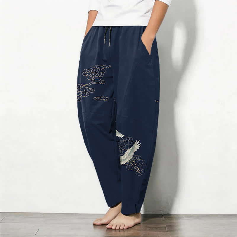 Buddha Stones Pantalones de hombre de algodón puro con estampado de grullas voladoras y nubes, con cordón ajustable y corte cónico, bolsillos. - image 1
