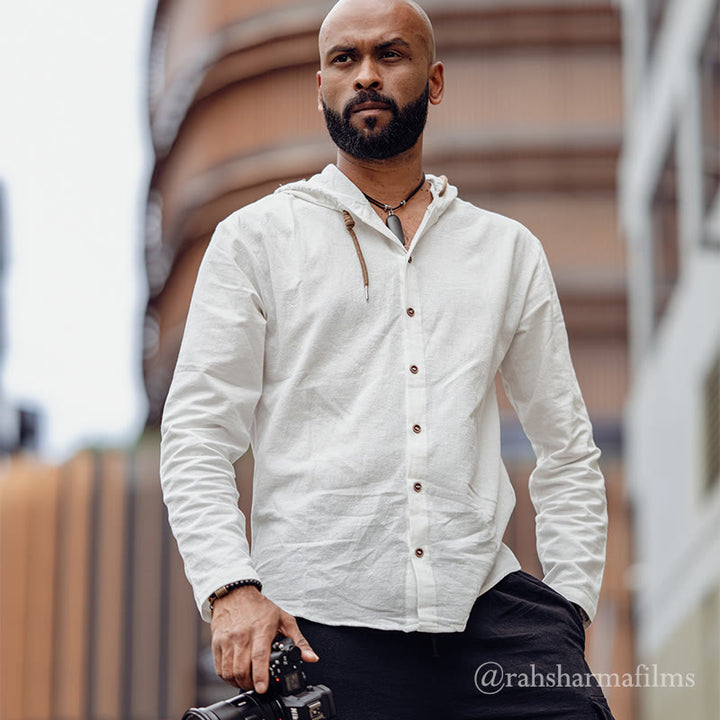 Camisa de hombre de manga larga con capucha, cordón ajustable y botones, color liso, con estampado de Buddha Stones. - image 1
