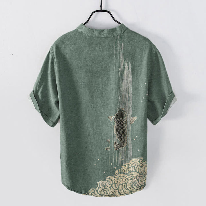 Buddha Stones Camisa de manga corta con medio botón para hombre, de algodón, con estampado de ondas de agua y peces koi. - image 1