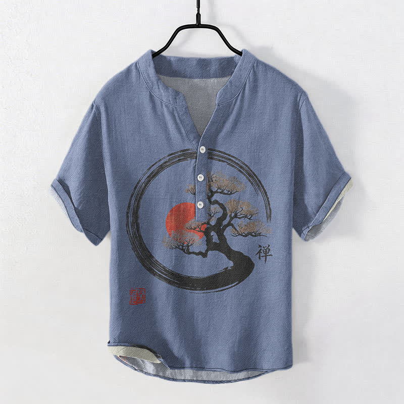 Buddha Stones Camisa de manga corta con medio botón para hombre, de algodón, con estampado de sol bonsái y tinta Zen. - Azul real - US/UK/AU50, EU60 (5XL) - image 7