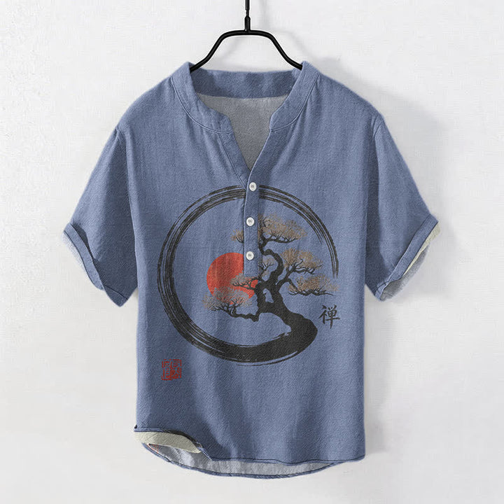 Buddha Stones Camisa de manga corta con medio botón para hombre, de algodón, con estampado de sol bonsái y tinta Zen. - Azul real - US/UK/AU50, EU60 (5XL) - image 7