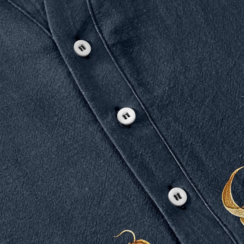 Buddha Stones Camisa de manga corta con medio botón y estampado de peces koi dorados para hombre, de algodón. - image 3