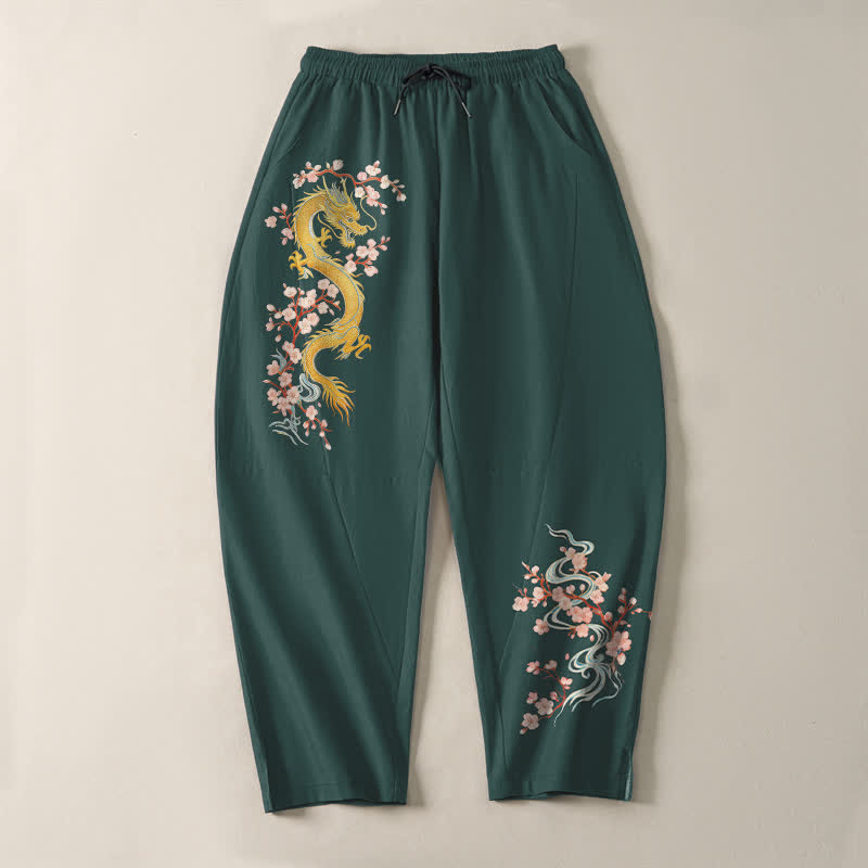Buddha Stones Pantalones de hombre de algodón puro con estampado de flores de dragón doradas, cordón ajustable y corte cónico, con bolsillos. - image 2