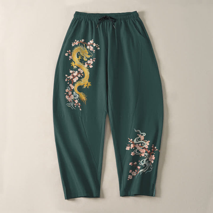 Buddha Stones Pantalones de hombre de algodón puro con estampado de flores de dragón doradas, cordón ajustable y corte cónico, con bolsillos. - image 2