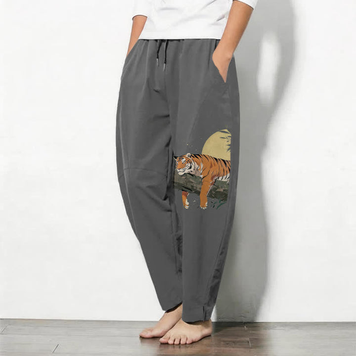 Buddha Stones Pantalones de hombre de algodón puro con estampado de tigre reclinado y luna, con cordón ajustable y corte ajustado, bolsillos. - image 12