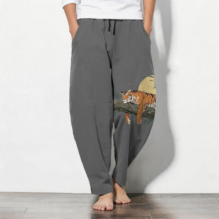 Buddha Stones Pantalones de hombre de algodón puro con estampado de tigre reclinado y luna, con cordón ajustable y corte ajustado, bolsillos. - Gris - US/UK/AU50, EU60 (5XL) - image 11