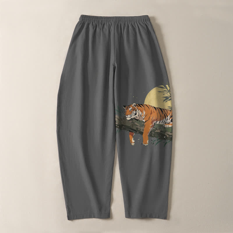 Buddha Stones Pantalones de hombre de algodón puro con estampado de tigre reclinado y luna, con cordón ajustable y corte ajustado, bolsillos. - image 14