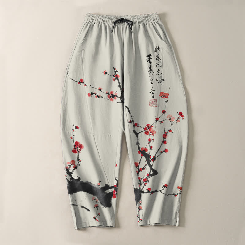 Buddha Stones Pantalones de hombre de algodón puro con estampado de flores de ciruelo y cordón ajustable, corte cónico y bolsillos. - image 2
