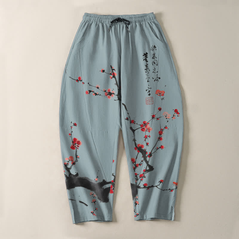 Buddha Stones Pantalones de hombre de algodón puro con estampado de flores de ciruelo y cordón ajustable, corte cónico y bolsillos. - image 9