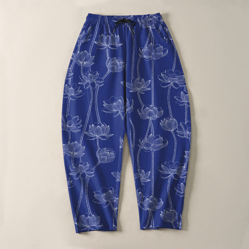 Buddha Stones Pantalones de hombre de algodón puro con estampado de loto blanco y cordón ajustable, corte cónico y bolsillos. - image 2
