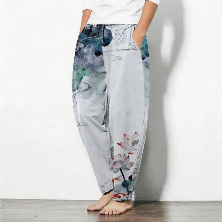 Buddha Stones Pantalones de hombre de algodón puro con estampado Lotus Koi Ink Wash, cordón ajustable y corte cónico, con bolsillos. - image 12