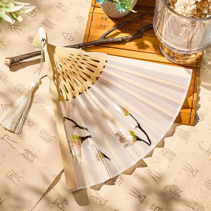 Buddha Stones Abanico plegable elegante de bambú con estampado floral de magnolia beige, 21 cm - image 3