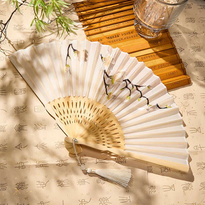 Buddha Stones Abanico plegable elegante de bambú con estampado floral de magnolia beige, 21 cm - image 1