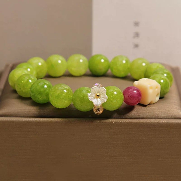 Buddha Stones Pulsera de cuentas con dije de flor de peridoto para sanación - Peridoto (circunferencia de la muñeca: 6,3–6,7 pulgadas / 16–17 cm) - image 0