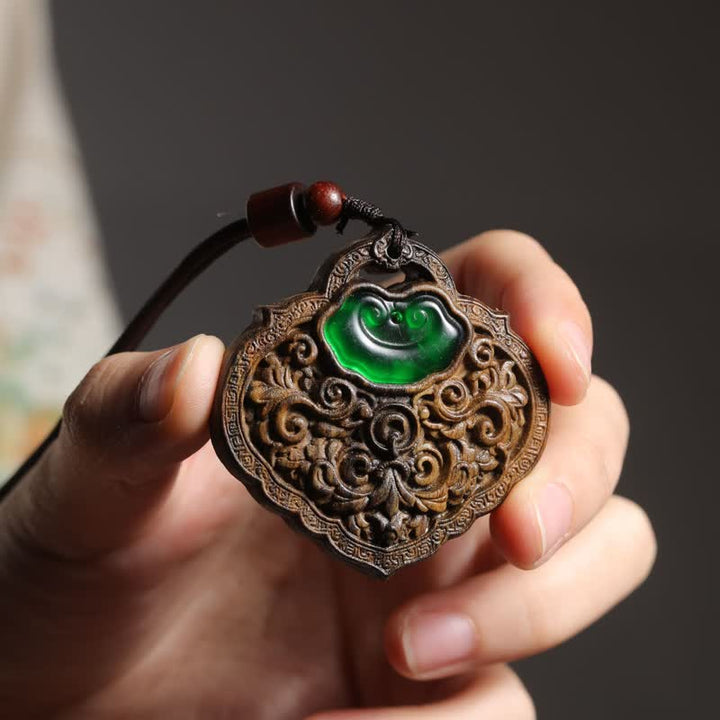 Buddha Stones Collar con candado de la suerte de ágata verde tallada en madera de sappanwood para los buenos deseos - Candado de los buenos deseos - image 0