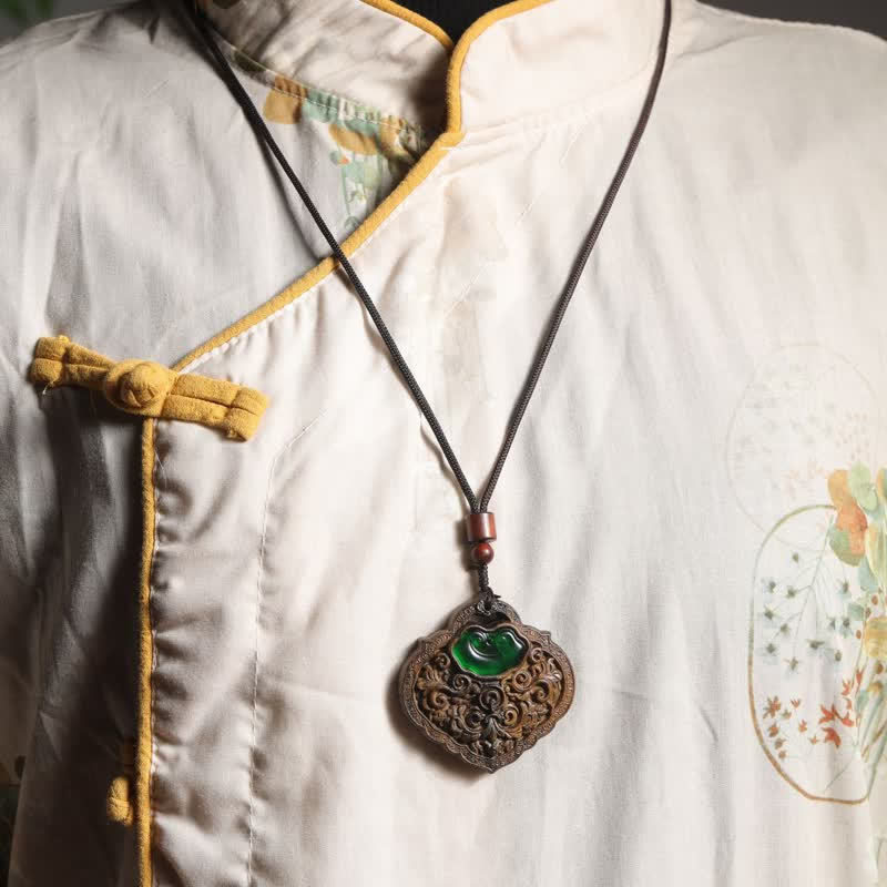 Buddha Stones Collar con candado de la suerte de ágata verde tallada en madera de sappanwood para los buenos deseos - image 5
