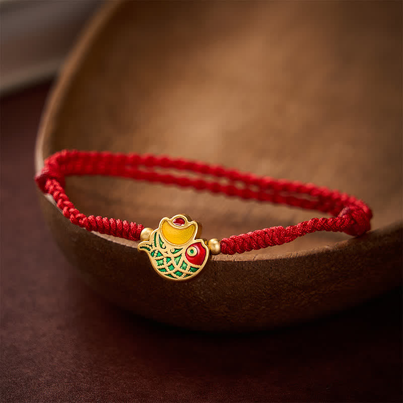 Buddha Stones Pulsera de cuerda roja con lingote de pez koi tejido a mano para la buena suerte - Rojo (Circunferencia de la muñeca: 5,9–8,3 pulgadas / 15–21 cm) - image 0