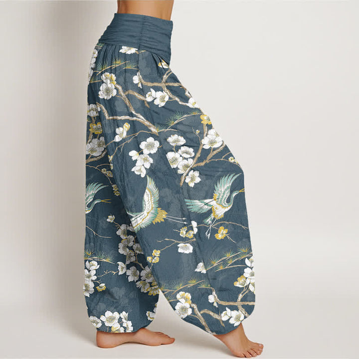 Buddha Stones Pantalones harem de mujer con cintura elástica y estampado de grullas y flores blancas de algodón. - image 1