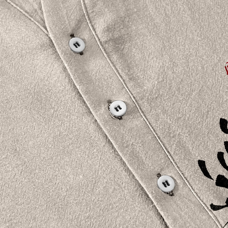 Buddha Stones Camisa de manga corta con medio botón para hombre, con estampado de sello de crisantemo y tinta de algodón. - image 3