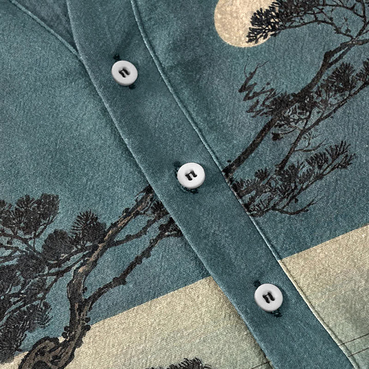 Buddha Stones Camisa de manga corta con medio botón para hombre, de algodón, con estampado de pinos de la costa iluminada por la luna. - image 3