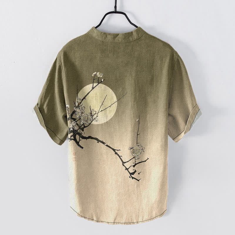 Buddha Stones Camisa de manga corta con medio botón para hombre, de algodón, con estampado de flor de ciruelo y luna. - image 1