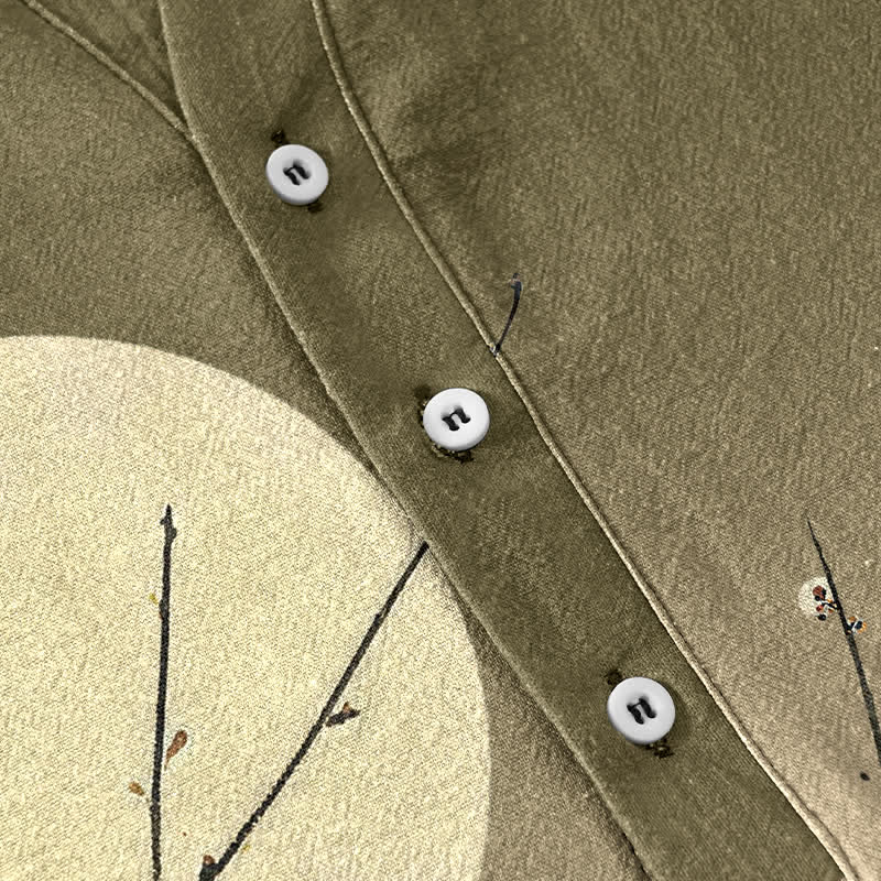 Buddha Stones Camisa de manga corta con medio botón para hombre, de algodón, con estampado de flor de ciruelo y luna. - image 3