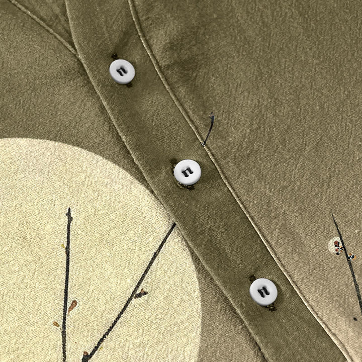 Buddha Stones Camisa de manga corta con medio botón para hombre, de algodón, con estampado de flor de ciruelo y luna. - image 3