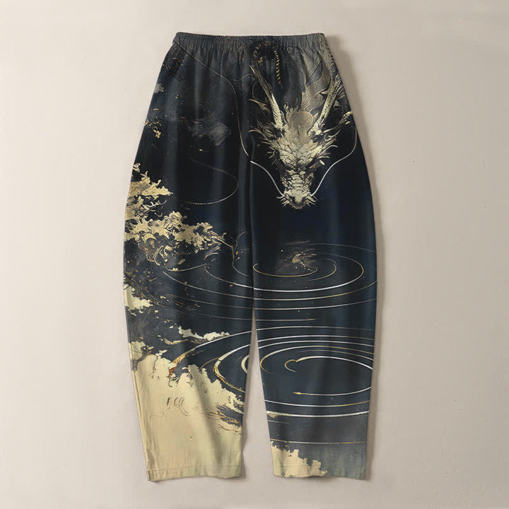 Buddha Stones Pantalones de hombre de algodón puro con estampado de ondas de dragón dorado, cordón ajustable y corte cónico, con bolsillos. - image 10