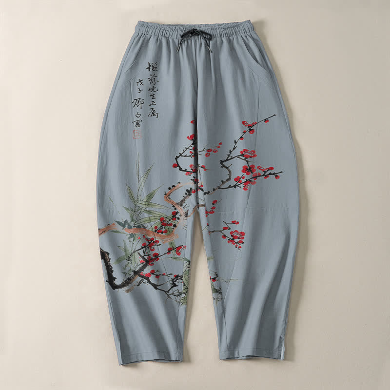 Buddha Stones Pantalones de hombre de algodón puro con estampado de flores de ciruelo y cordón ajustable, corte cónico y bolsillos. - image 13