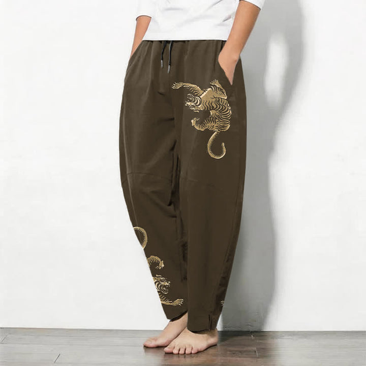 Buddha Stones Pantalones de hombre de algodón puro con estampado de tigre dorado, cordón ajustable y corte cónico, con bolsillos. - image 1