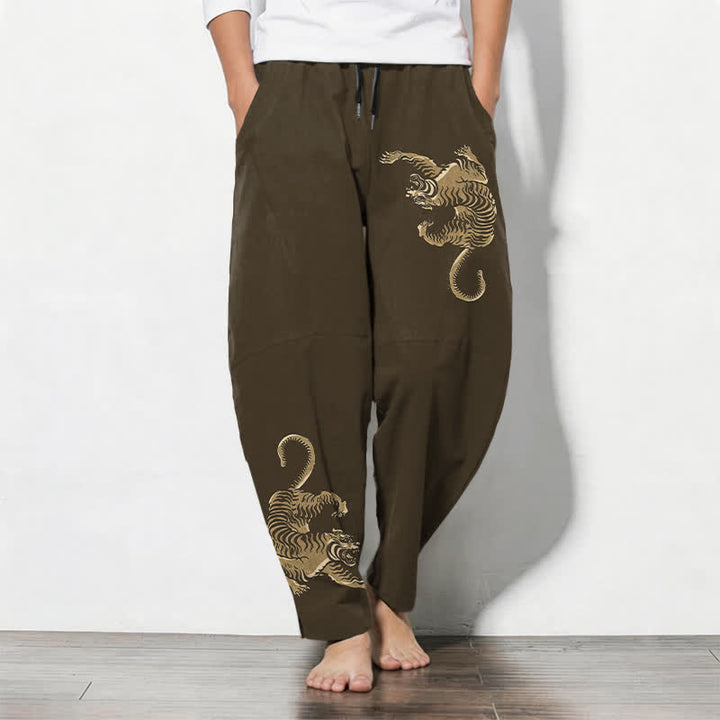 Buddha Stones Pantalones de hombre de algodón puro con estampado de tigre dorado, cordón ajustable y corte cónico, con bolsillos. - Marrón silla de montar - US/UK/AU50, EU60 (5XL) - image 0