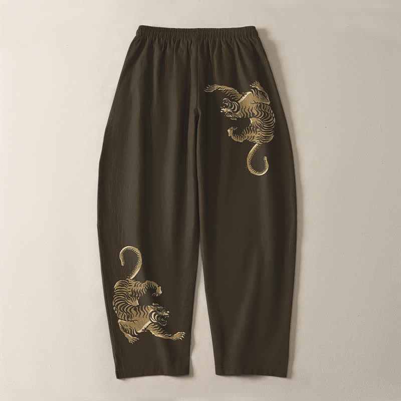 Buddha Stones Pantalones de hombre de algodón puro con estampado de tigre dorado, cordón ajustable y corte cónico, con bolsillos. - image 3